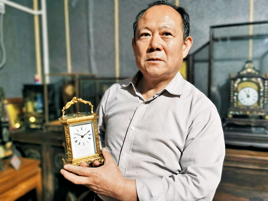 ◆ 劉榮光是山東劉氏古鐘錶博物館館長。香港文匯報記者殷江宏  攝