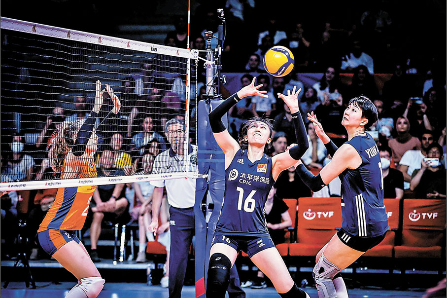 ◆丁霞（16號）在第四局臨危受命。 FIVB圖片