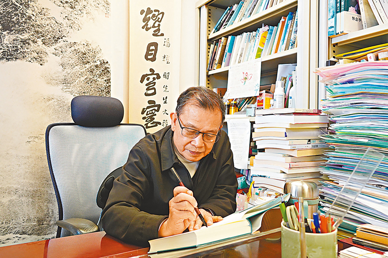 ◆潘耀明身為作家和出版業工作者，幾十年與香港和內地文壇緊密聯結。