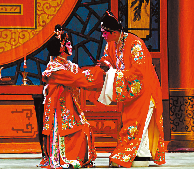 ◆在洞房一場戲中，龍女重做敬茶動作，惹起柳毅的回想。