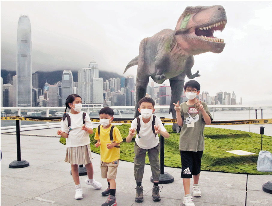 ◆約4.6米高、12米長的機動君王暴龍未來一個多月在海港城展出。 香港文匯報記者  攝