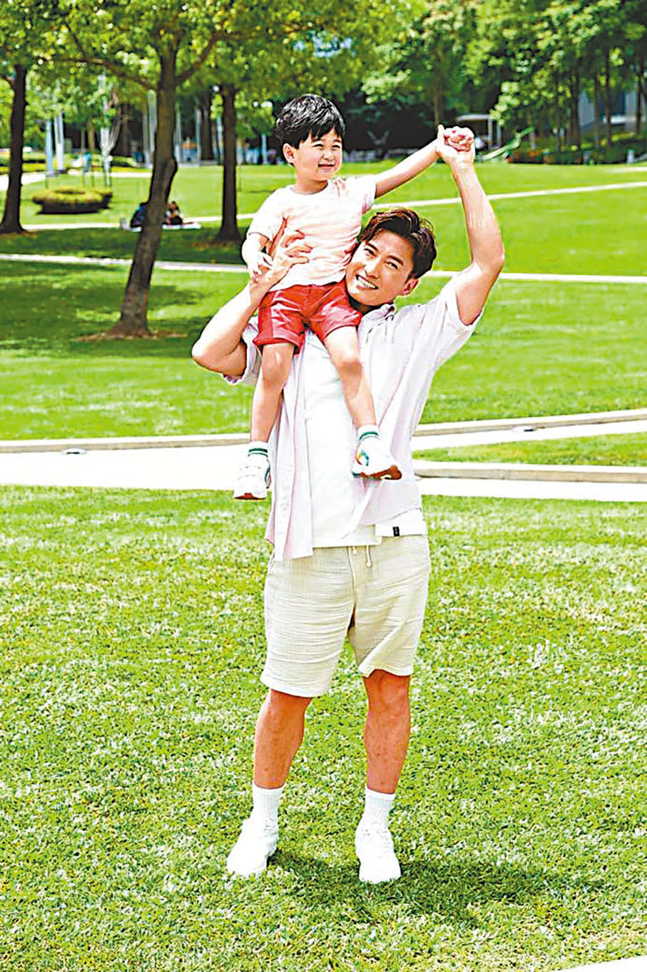 ◆ 陳山聰跟小朋友相處經驗豐富。