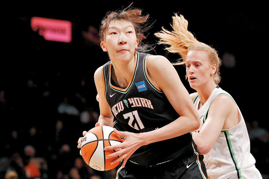 ◆ 韓旭（左）得分創WNBA生涯新高。  法新社