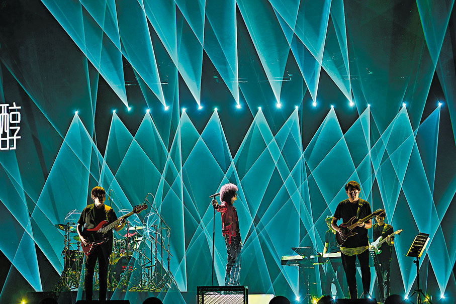 ◆曾比特希望在舞台上玩轉不同風格。