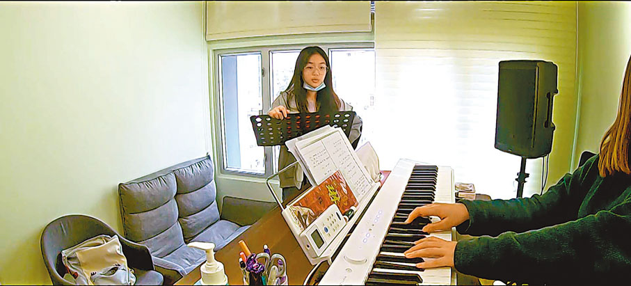 ◆ 每位學員上8堂、為時1.5小時的唱歌班。