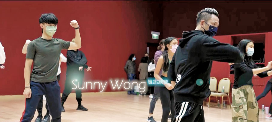 ◆ 星級排舞師Sunny Wong教學員舞蹈。