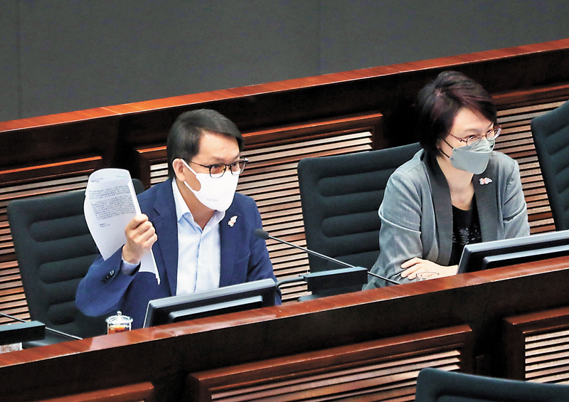 ◆李慧琼（右）與陳克勤。香港文匯報記者  攝