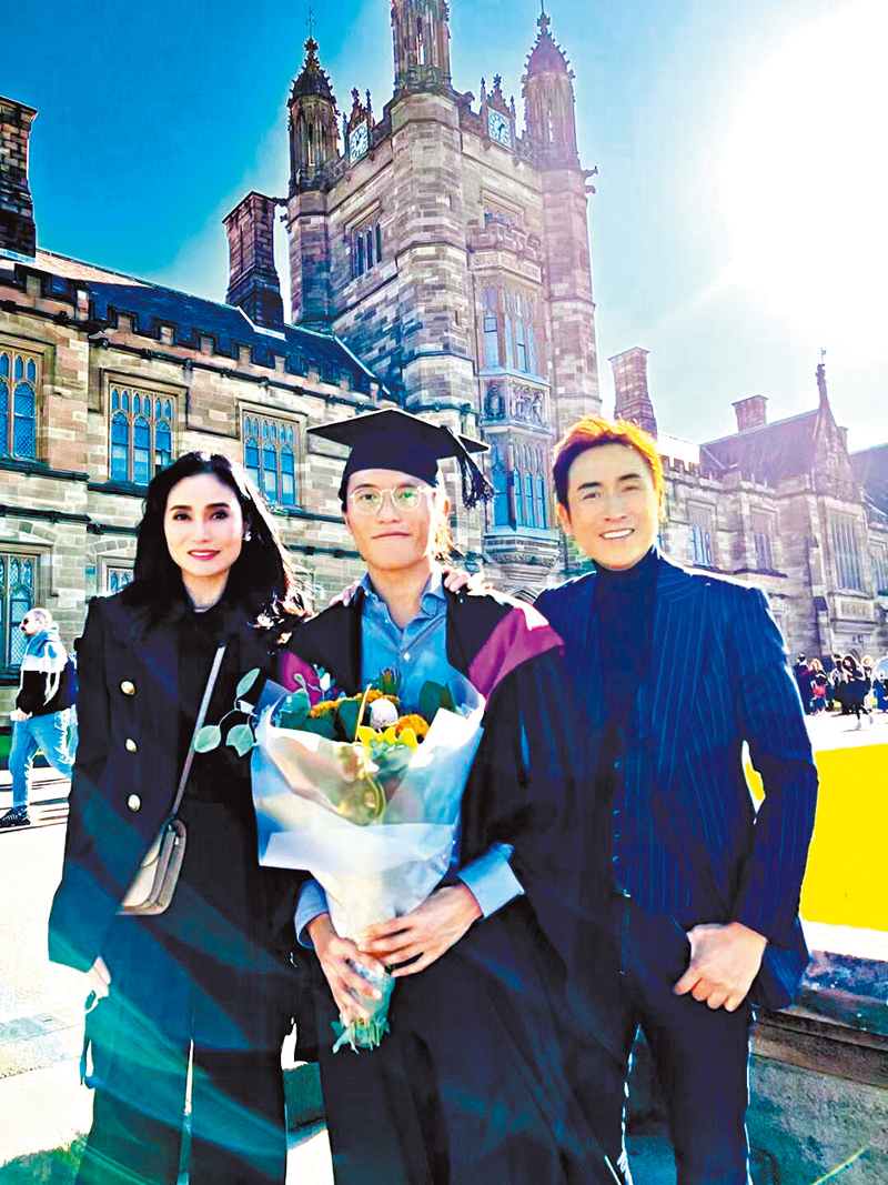 ◆馬德鐘與太太張筱蘭出席兒子馬在驤的大學畢業禮。