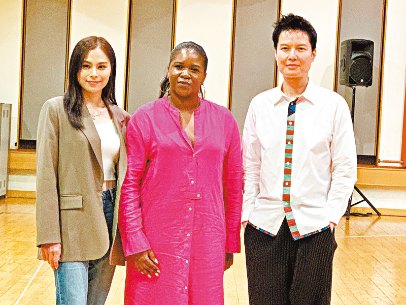 ◆左起：李幸倪昨日與爵士歌手塔莉·莫蓮、藝術及音樂總監高世章為音樂會綵排。