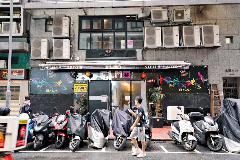◆上環蘇杭街62號FLM酒吧有13人感染。香港文匯報記者  攝