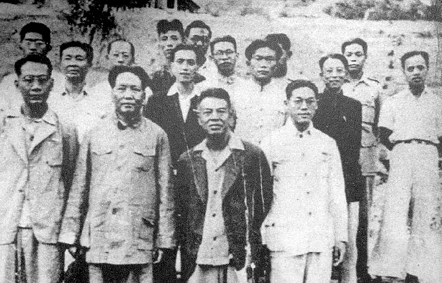 ◆1944 年 6月3日，毛澤東（前左二）在陝北延安會見了「中外記者參觀團」。