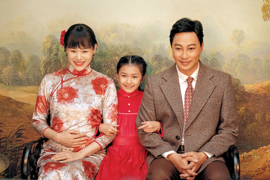 ◆ 劇中譚耀文與胡杏兒組織家庭。