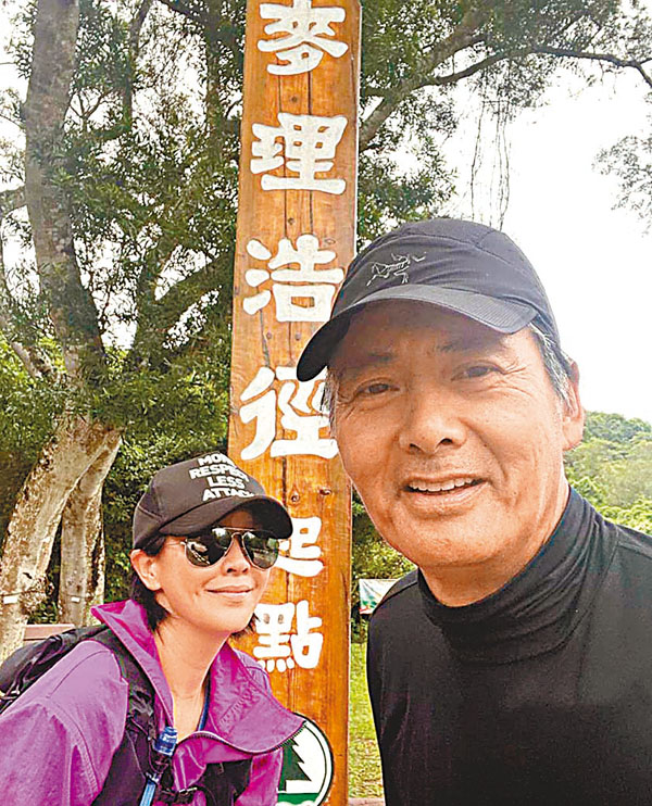 ◆發哥閒時經常相約圈中好友行山做運動。 資料圖片