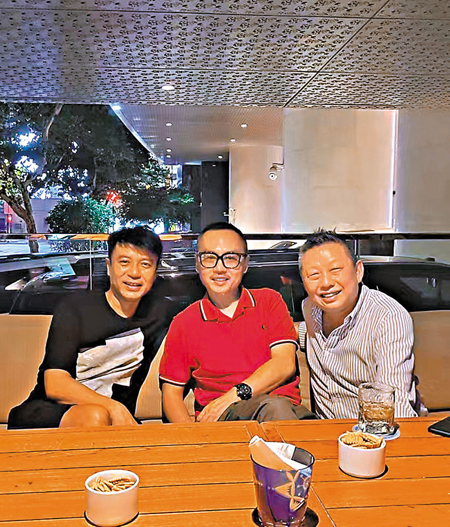 ◆陳少琪與李克勤（左）、盧永仁博士（右）小聚。