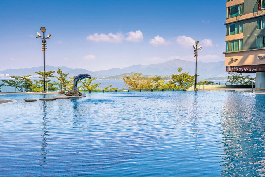 ◆4間酒店內均設有住客會所，住客足不出戶就能享受露天泳池悠閒。