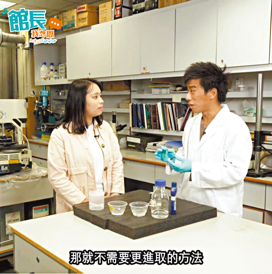 ◆ Jimmy示範如何清理銀器。 影片截圖