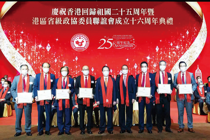 ◆ 山西省港區政協召集人蔡志忠（左四）獲頒優秀會務獎，左五為中聯辦副主任譚鐵牛。