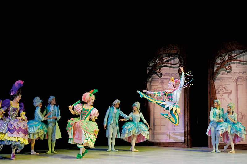 ◆《仙履奇緣》的服裝布景非常繽紛趣怪。