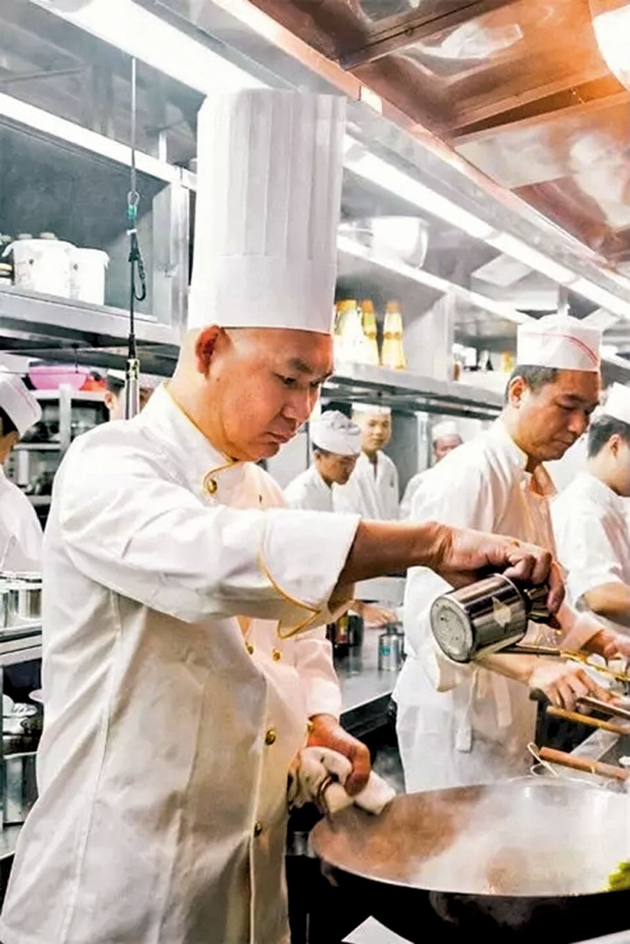 ◆ 佳寧娜董事總經理江本華與灶頭「戀愛」40載。   受訪者供圖