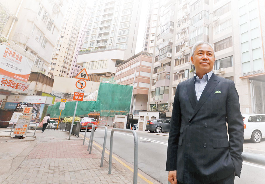 ◆李巍自1997年樓市高峰期加入代理行業至今，對這廿五年樓市的變化感受很深。