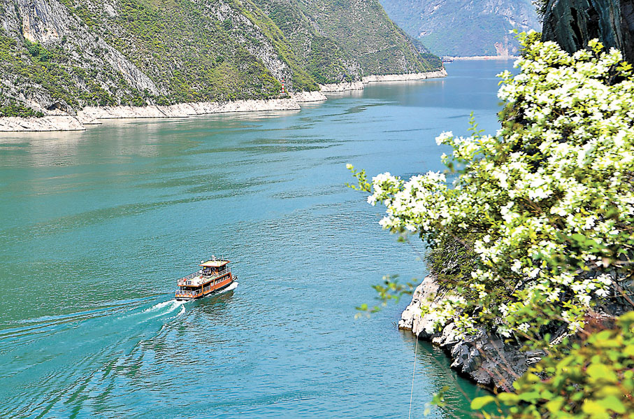 ◆ 詩人描寫江水東流，指出時間在不知不覺中流逝。資料圖片