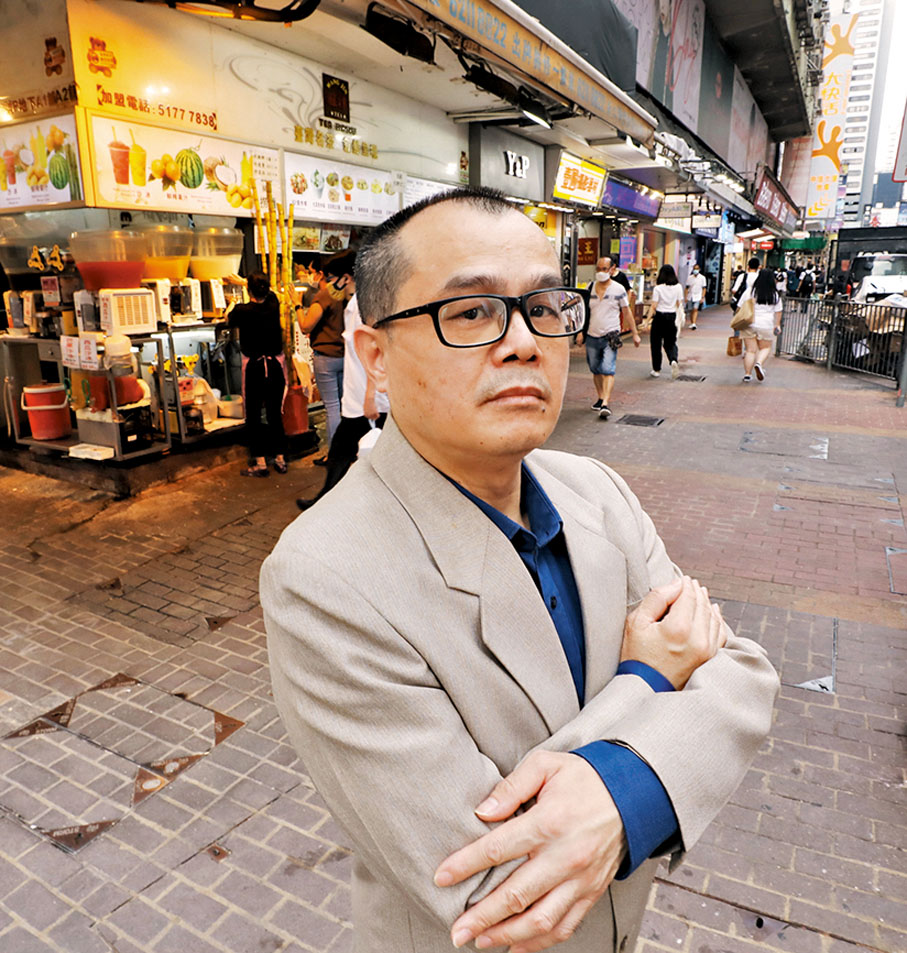 ◆ 陳志寶2003年因炒燶樓淪為負資產，但隨着內地開放「個人遊」等援港措施一一落地，其生意越做越好。