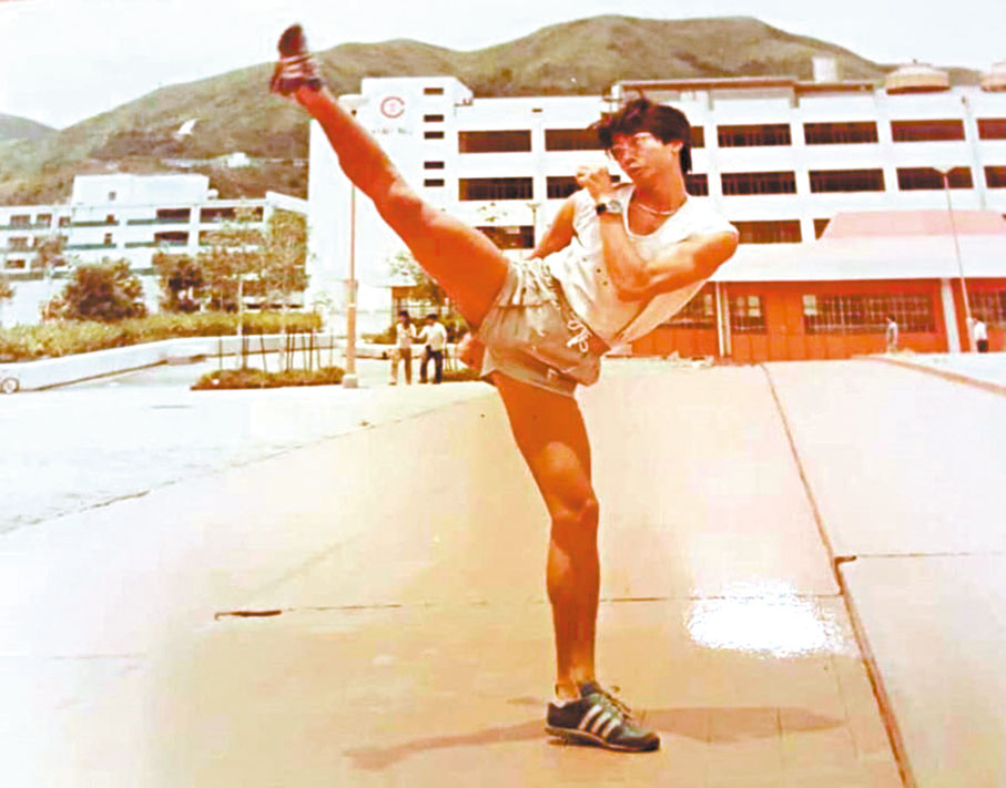 ◆陳文平曾學習泰拳，19歲時在大埔工業區展露身手。攝於1983年。受訪者供圖