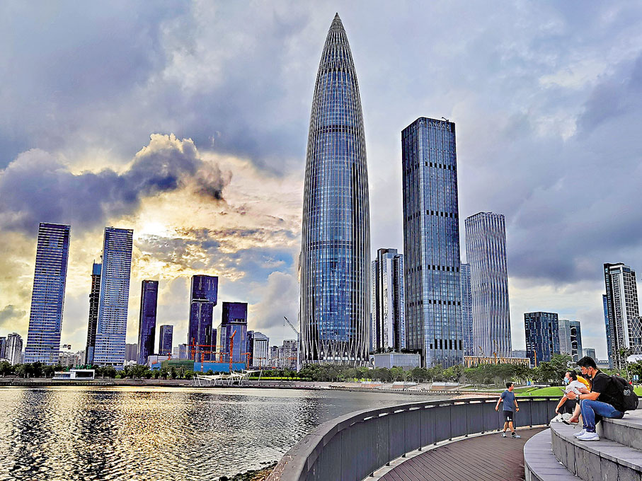 ◆春筍大樓踏浪御波，直插雲天。 作者供圖