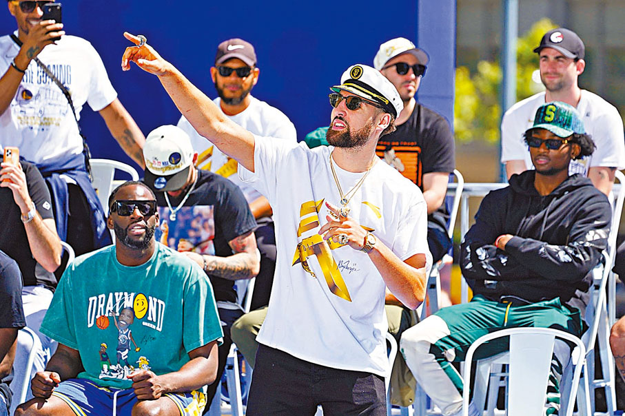 ◆ 基利湯遜換上船長帽，加上冠軍指環的耀目璀璨，盡顯霸氣。  美聯社