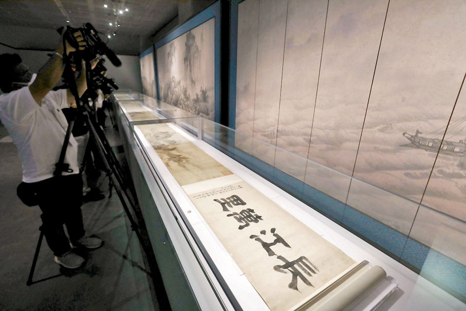 ◆ 趙芾《江山萬里圖》。 香港文匯報記者  攝