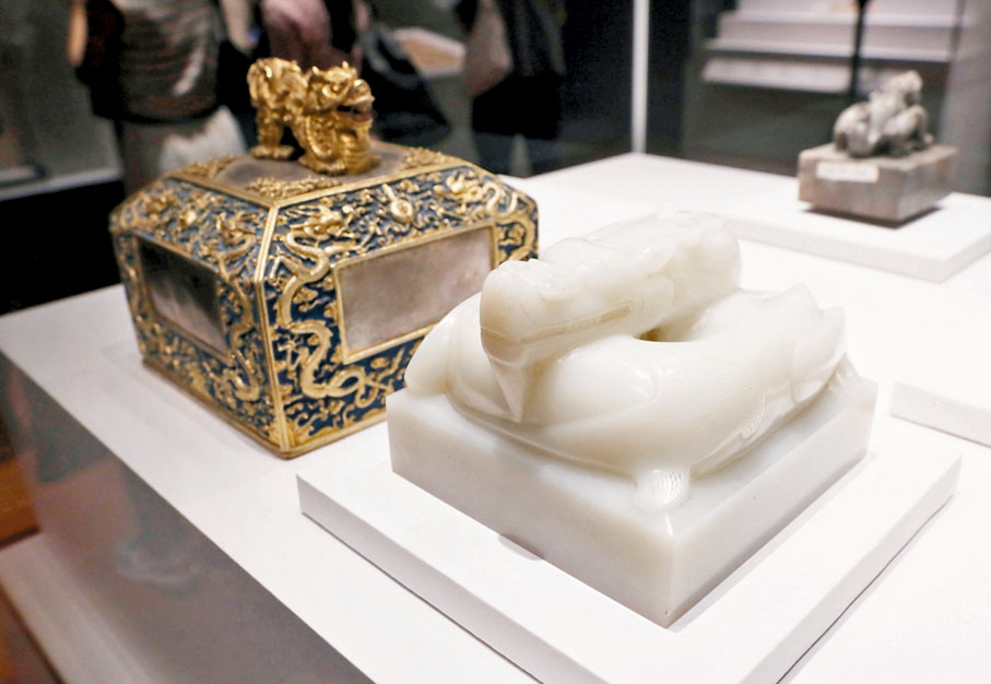 ◆ 盤龍紐「大清受命之寶」。香港文匯報記者  攝