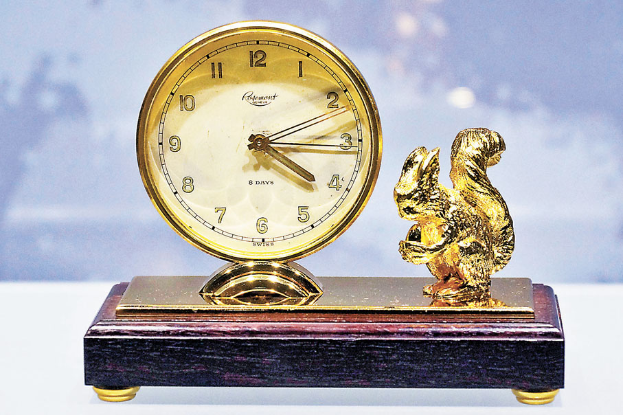 ◆瑞士20世紀木座松鼠雕像圓盤枱鐘