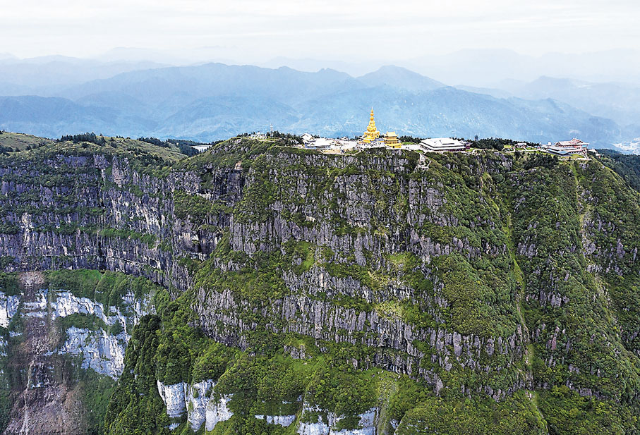 ◆峨眉山風景區面積154平方公里，最高峰萬佛頂海拔3,099米。