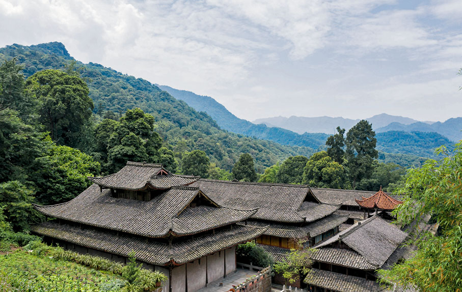 ◆俯瞰掩映在綠樹叢中的神水閣