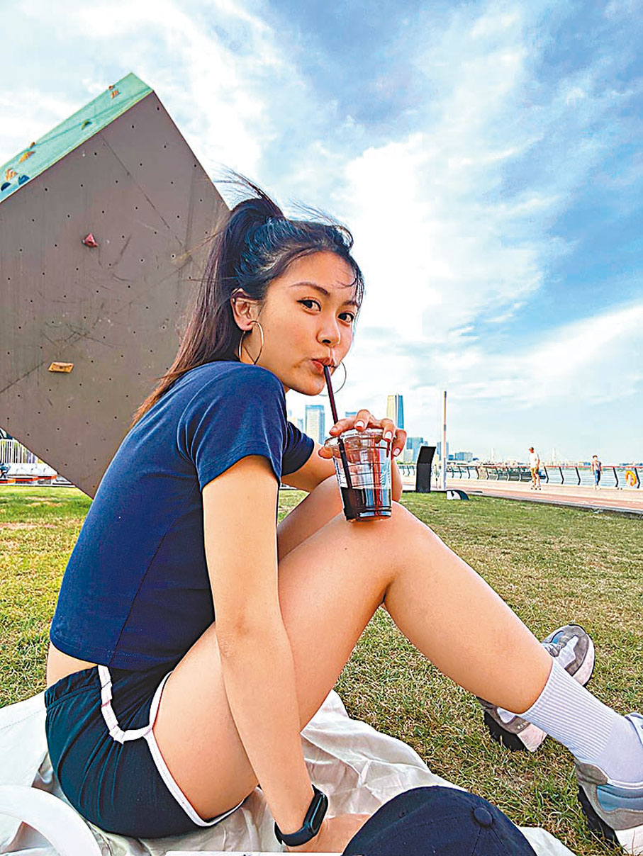 ◆目前身在上海的呂晨曦趁「解封」出來逛逛。