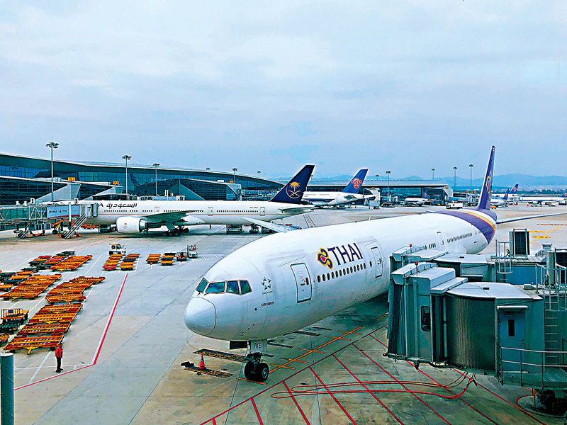 ◆擬建的大灣區運管委協同運行共享平台將提升機場群整體航班運行保障能力。圖為廣州白雲機場。香港文匯報記者方俊明  攝