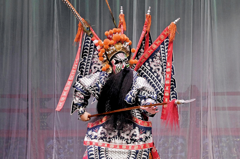 ◆劍麟仍然以花臉行當演出。