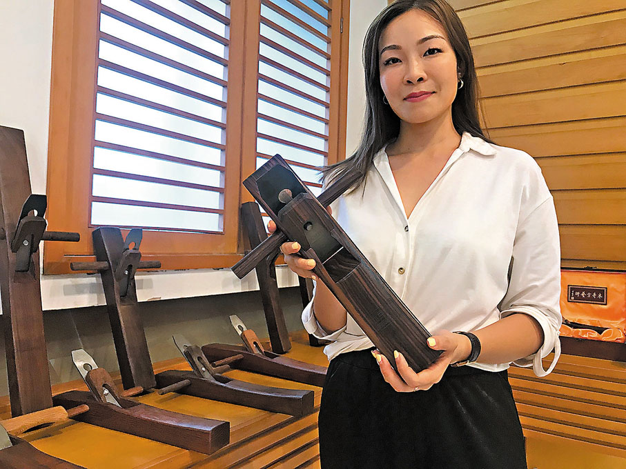 ◆何倩珊和弟弟們接班後，進一步擦亮了木井方品牌。 香港文匯報 記者敖敏輝 攝