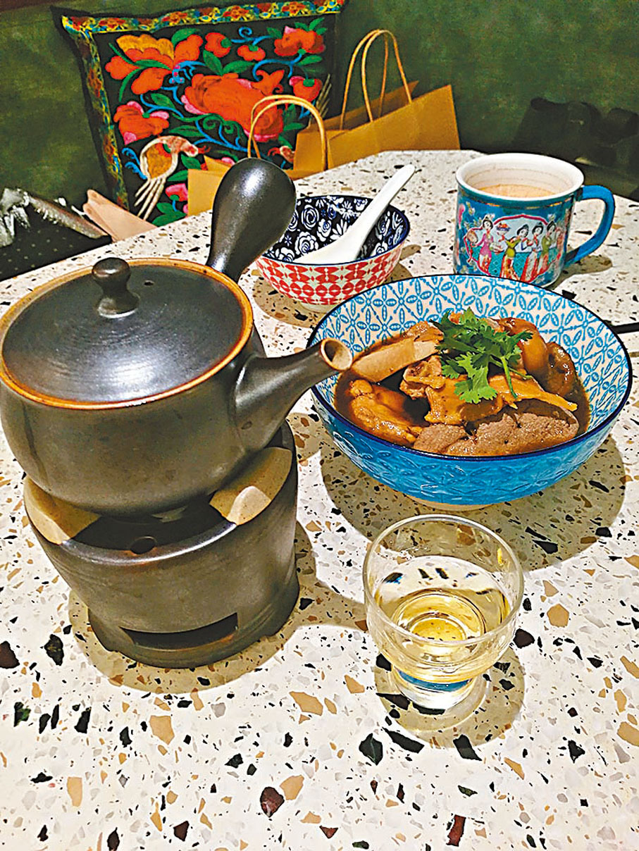 ◆馬拉藥材黑肉骨茶配烈酒