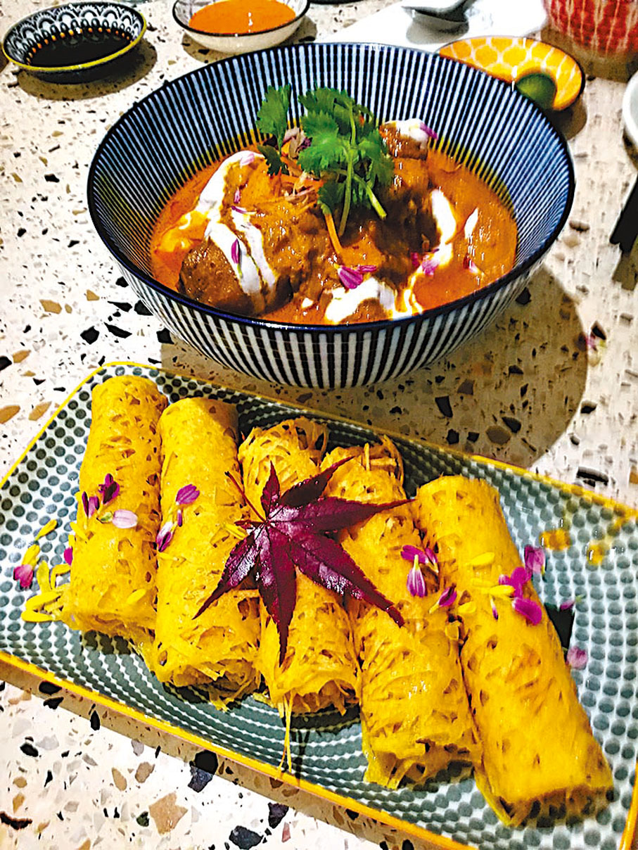 ◆慢煮咖喱豬肋骨配牛油蒜蓉油酥餅