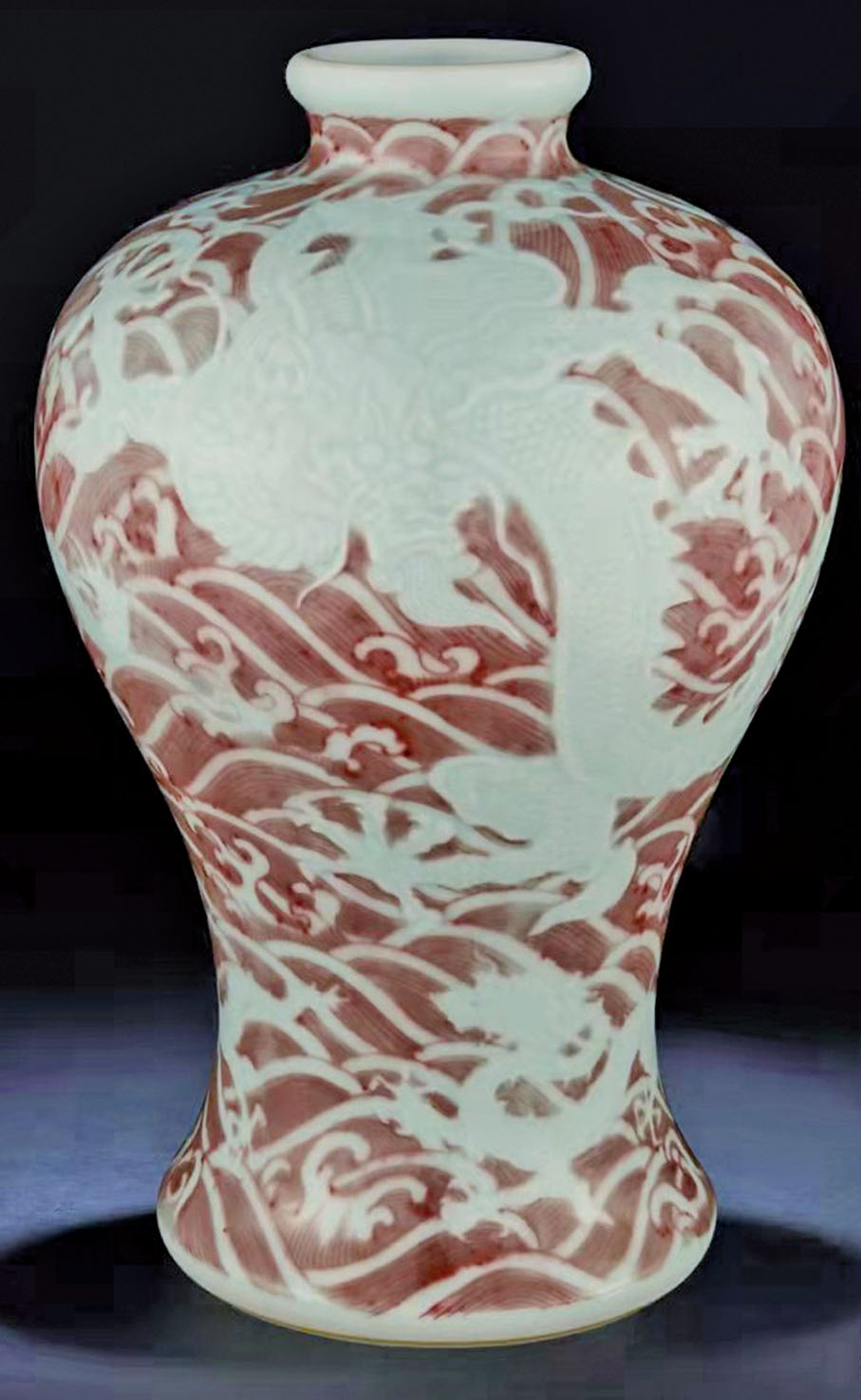 ◆雍正 釉裡紅剔刻海水龍紋梅瓶