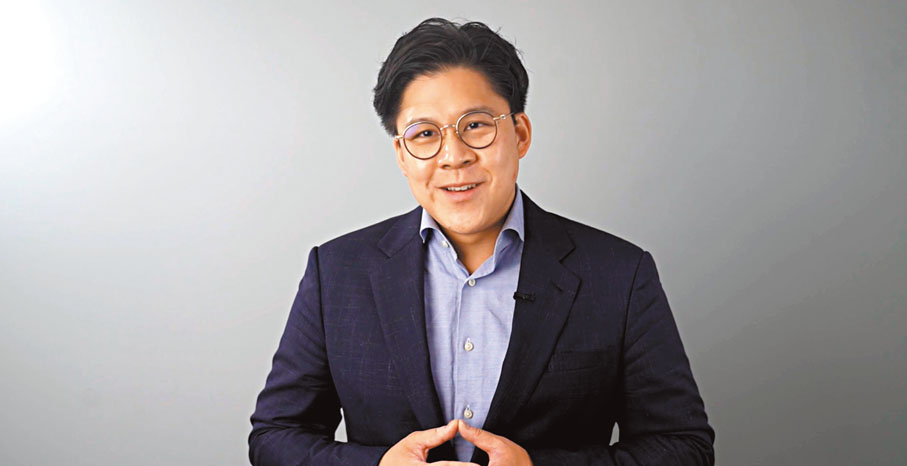 ◆ 霍啟剛特別拍片道賀。