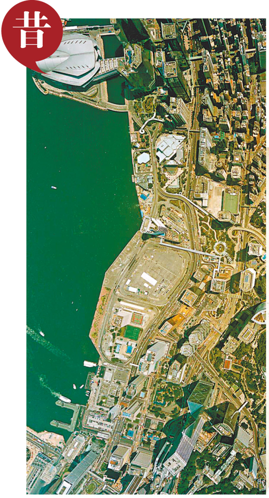 【港島北海濱長廊】上世紀八九十年代，政府提出《中環及灣仔填海計劃》，為區內發展提供土地並建造海濱長廊。第一期計劃在1993年啟動。