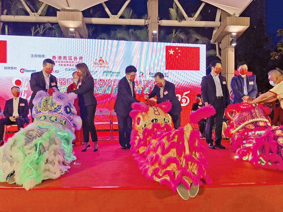 ◆ 主禮嘉賓為舞獅點睛。