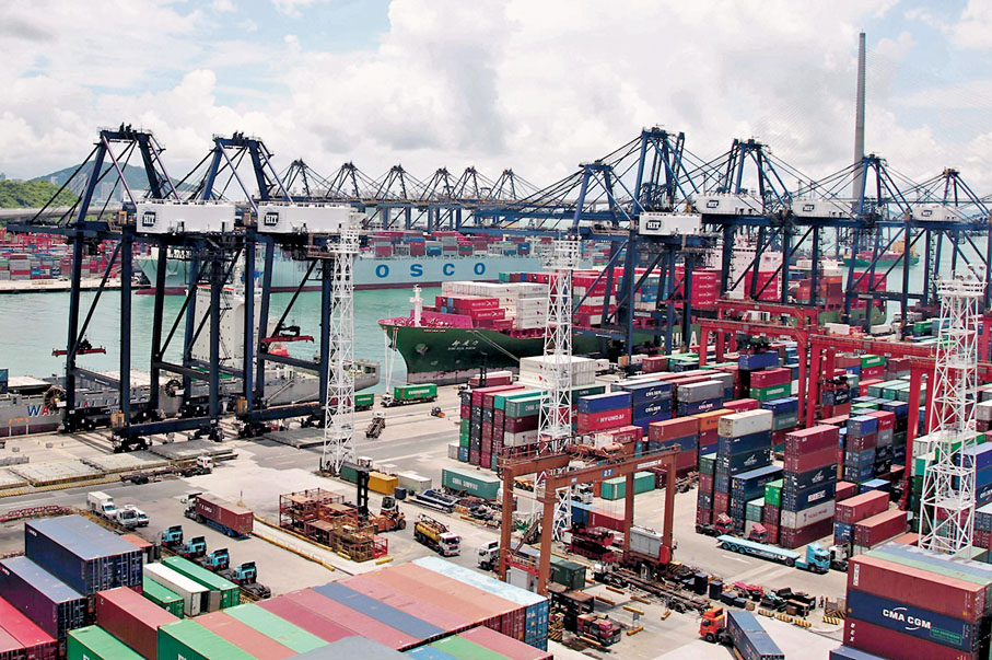 ◆國家「十四五」規劃明確指出，支持香港提升國際航運中心地位。有航運界從業者表示，看好業界的發展機遇。圖為葵涌貨櫃碼頭。 資料圖片