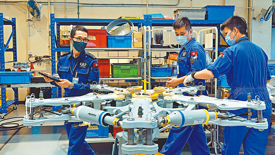 ◆馮國偉目前除了日常飛機維護工作外，還負責提供訓練課程給新入職同事。大公文匯全媒體記者  攝