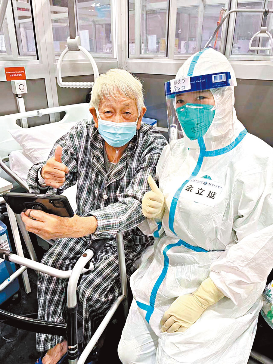 ◆新冠疫情期間，內地援港醫療隊奔赴香港抗疫前線。圖右為余立挺。 資料圖片