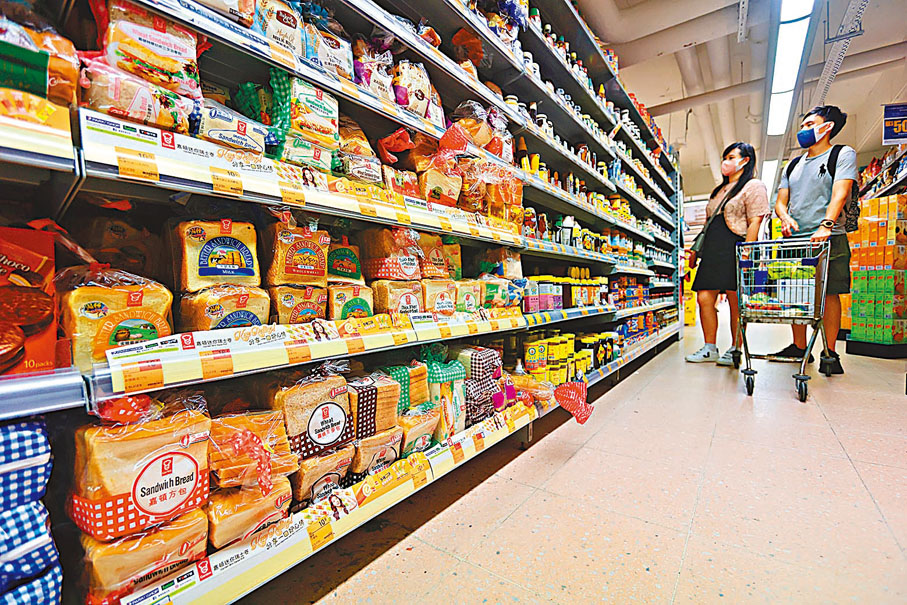◆政府統計處昨日公布今年5月的零售業數據，當中超級市場貨品和百貨公司貨品的銷貨價值分別下跌5.2%及4.4%。圖為超級市場。 資料圖片