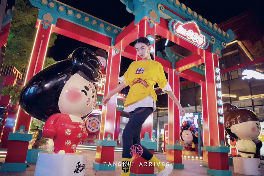 ◆ 陝西歷史博物館大IP「唐妞」在西安街頭成為傳播大唐氣象和中華文化的大使。