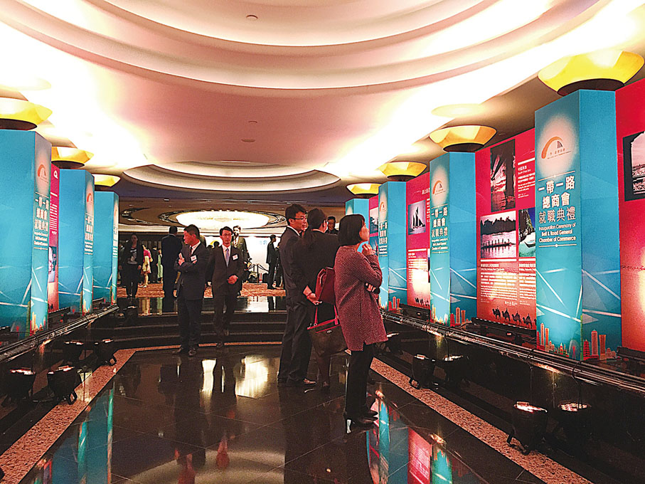 ◆ 2018年，「絲路之旅」國際攝影巡展亮相「一帶一路」總商會（香港）就職典禮（香港現場）。